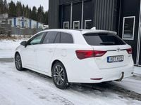 Begagnad Toyota Avensis 143 HK (105 kW) 2015 Vit Kombi