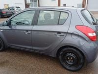 Begagnad Hyundai i20 77 HK (56 kW) 2011 Metallic Halvkombi