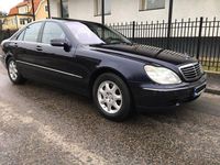 Begagnad Mercedes S500 306 HK (225 kW) 2002 Mycket fin mörkblå i bra skick Sedan