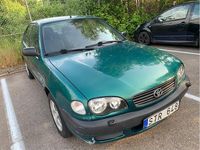 Begagnad Toyota Corolla 97 HK (71 kW) 2001 Grön Halvkombi