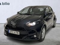 Begagnad Toyota Yaris Hybrid Active 117 HK (86 kW) 2024 Svart Halvkombi