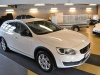 Begagnad Volvo V60 CC Momentum 150 HK (110 kW) 2017 Vit Kombi
