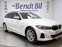 Begagnad BMW 330e Shadowline 292 HK (214 kW) 2022 Mineralvit metallic Kombi