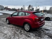 Begagnad Ford Focus Titanium 116 HK (85 kW) 2011 Röd Halvkombi