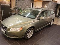 Begagnad Volvo V70 Momentum 200 HK (147 kW) 2009 Grön Kombi