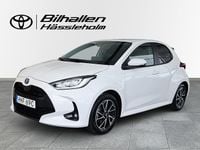 Begagnad Toyota Yaris Hybrid Active 117 HK (86 kW) 2022 Vit Halvkombi