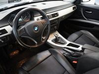 Begagnad BMW 318 Advantage 143 HK (105 kW) 2011 Ljusblå Sedan