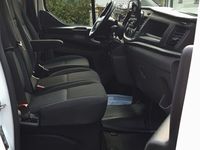begagnad Ford Transit Custom 2.0 TDCi Backkamera Värmare Drag Skåp 2019, Minibuss