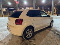 Begagnad VW Polo 90 HK (66 kW) 2013 Vit Halvkombi
