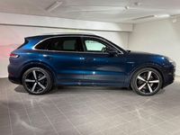 Begagnad Porsche Cayenne S E-Hybrid 520 HK (382 kW) 2025 Algarve blue metallic SUV