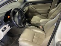 begagnad Toyota Avensis Kombi 2.4 D-4 VVT-i Automat