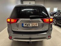 Begagnad Mitsubishi Outlander 203 HK (149 kW) 2016 Grå SUV