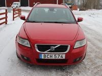 Begagnad Volvo V50 Momentum 136 HK (100 kW) 2007 Röd Kombi