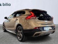 Begagnad Volvo V40 CC Momentum 182 HK (133 kW) 2015 Brun Kombi