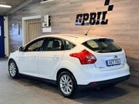 Begagnad Ford Focus Titanium 101 HK (74 kW) 2014 Vit Halvkombi