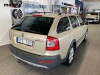 Begagnad Skoda Octavia Scout 140 HK (102 kW) 2011 Brun Kombi