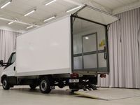 begagnad Iveco Daily Automat Volymskåp Bakgavellyft Sidodörr 4800Mil