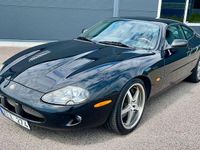 Begagnad Jaguar XK R 364 HK (267 kW) 2000 Svart Sportkupé
