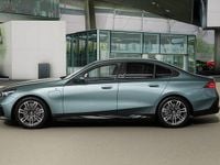 Ny BMW 530e M Sport 299 HK (219 kW) 2025 Cape york green metallic Sedan