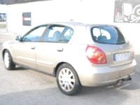 Begagnad Nissan Almera 116 HK (85 kW) 2004 Gul Halvkombi