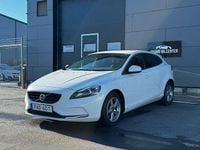 Begagnad Volvo V40 Momentum 120 HK (88 kW) 2016 Vit Halvkombi
