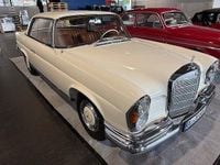 Begagnad Mercedes W111 SE 120 HK (88 kW) 1964 Vit Sportkupé