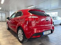 Begagnad Kia Rio 84 HK (61 kW) 2014 Röd metallic Halvkombi