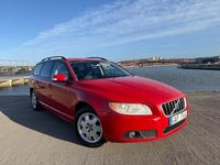 Begagnad Volvo V70 Momentum 185 HK (136 kW) 2008 Röd Kombi