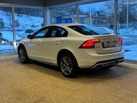 Begagnad Volvo S60 CC Standard 150 HK (110 kW) 2017 Vit Sedan