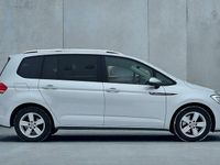 Begagnad VW Touran R-line 150 HK (110 kW) 2018 Silver metallic. Minibuss