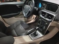 begagnad Volvo V40 T2 Your Momentum Värmare Xenon PDC Skatt 712 år 2016, Kombi