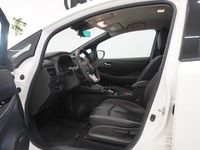 Begagnad Nissan Leaf Tekna 110 kW (150 HK) 2022 Vit Halvkombi