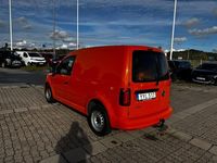 Begagnad VW Caddy 75 HK (55 kW) 2018 Orange Minibuss
