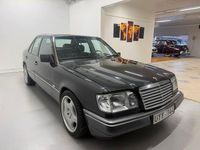 Begagnad Mercedes E400 279 HK (205 kW) 1993 Svart Sedan