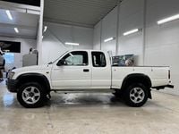 Begagnad Toyota HiLux 140 HK (102 kW) 2000 Vit Pickup