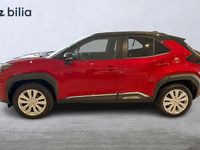 Begagnad Toyota Yaris Hybrid 117 HK (86 kW) 2023 Röd