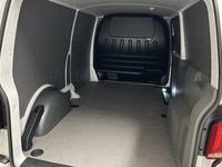 begagnad VW Transporter T6 SKÅP LHB 2.0 TDI DSG 2023, Transportbil