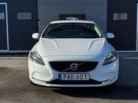 Begagnad Volvo V40 Momentum 120 HK (88 kW) 2016 Vit Halvkombi