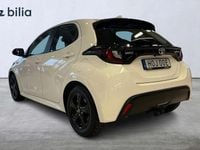 Begagnad Toyota Yaris Hybrid Active 117 HK (86 kW) 2022 Vit Halvkombi