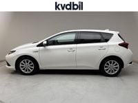 Begagnad Toyota Auris Hybrid 99 HK (72 kW) 2016 Vit