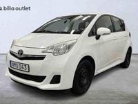 Begagnad Toyota Verso-S 99 HK (72 kW) 2014 Vit Minibuss