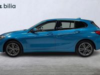 Begagnad BMW 118 Sport Line 136 HK (100 kW) 2022 Blå Halvkombi