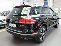 begagnad VW Touareg 3.0 V6 TDI 4M Skinn Värmare Drag Kamera 2018, SUV