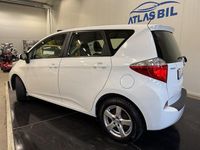 Begagnad Toyota Verso-S Multidrive S 99 HK (72 kW) 2013 Vit Minibuss