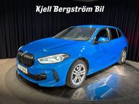 Begagnad BMW 118 Shadowline 136 HK (100 kW) 2022 Blå metallic Halvkombi