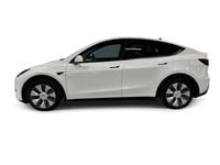 Begagnad Tesla Model Y Long Range AWD 378 kW (514 HK) 2023 Vit SUV