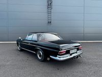 Begagnad Mercedes W111 SE 135 HK (99 kW) 1962 Ljusgul Sportkupé