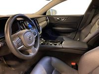 Begagnad Volvo V60 Core 355 HK (261 kW) 2023 Vit Kombi