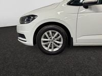 Begagnad VW Touran 150 HK (110 kW) 2016 Vit Minibuss