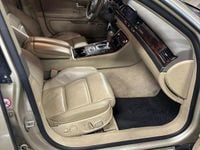 Begagnad Audi A8 335 HK (246 kW) 2003 Sandbeige Sedan